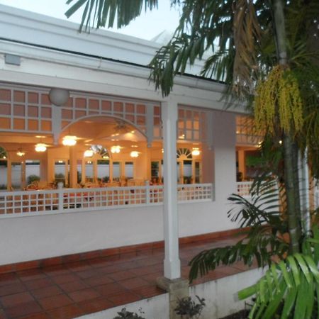 ברידג'טאון Hotel Pommarine מראה חיצוני תמונה