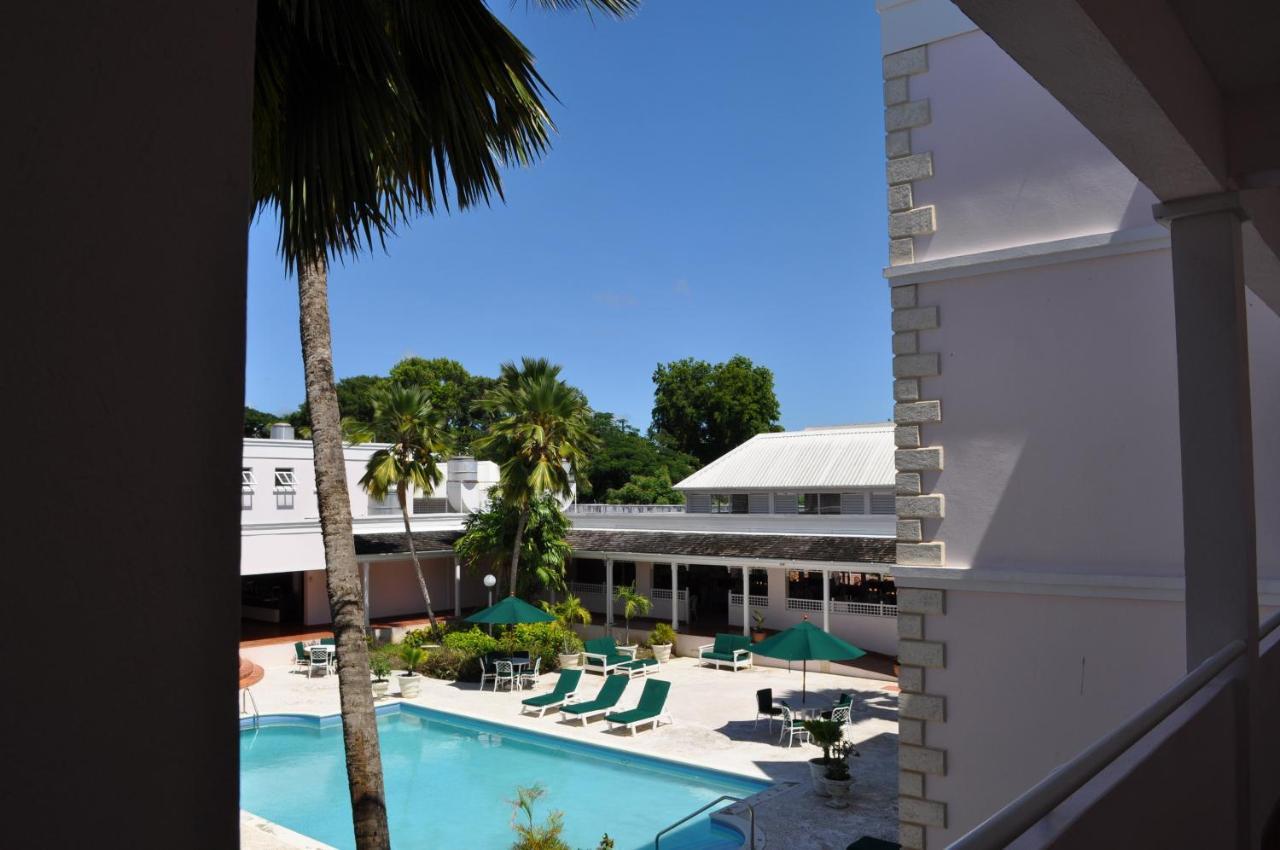 ברידג'טאון Hotel Pommarine מראה חיצוני תמונה