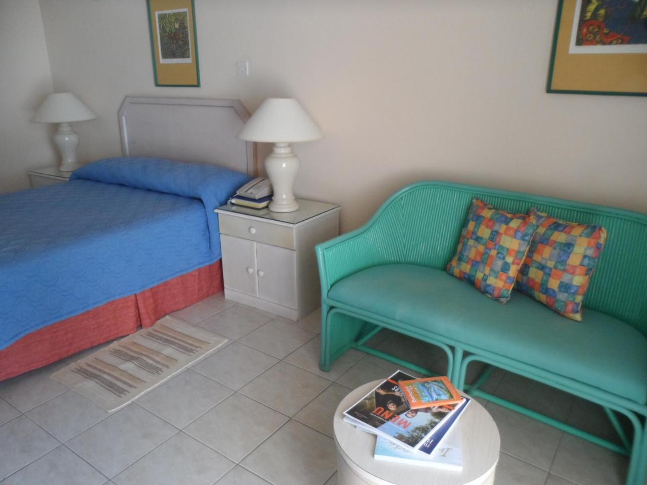 ברידג'טאון Hotel Pommarine מראה חיצוני תמונה