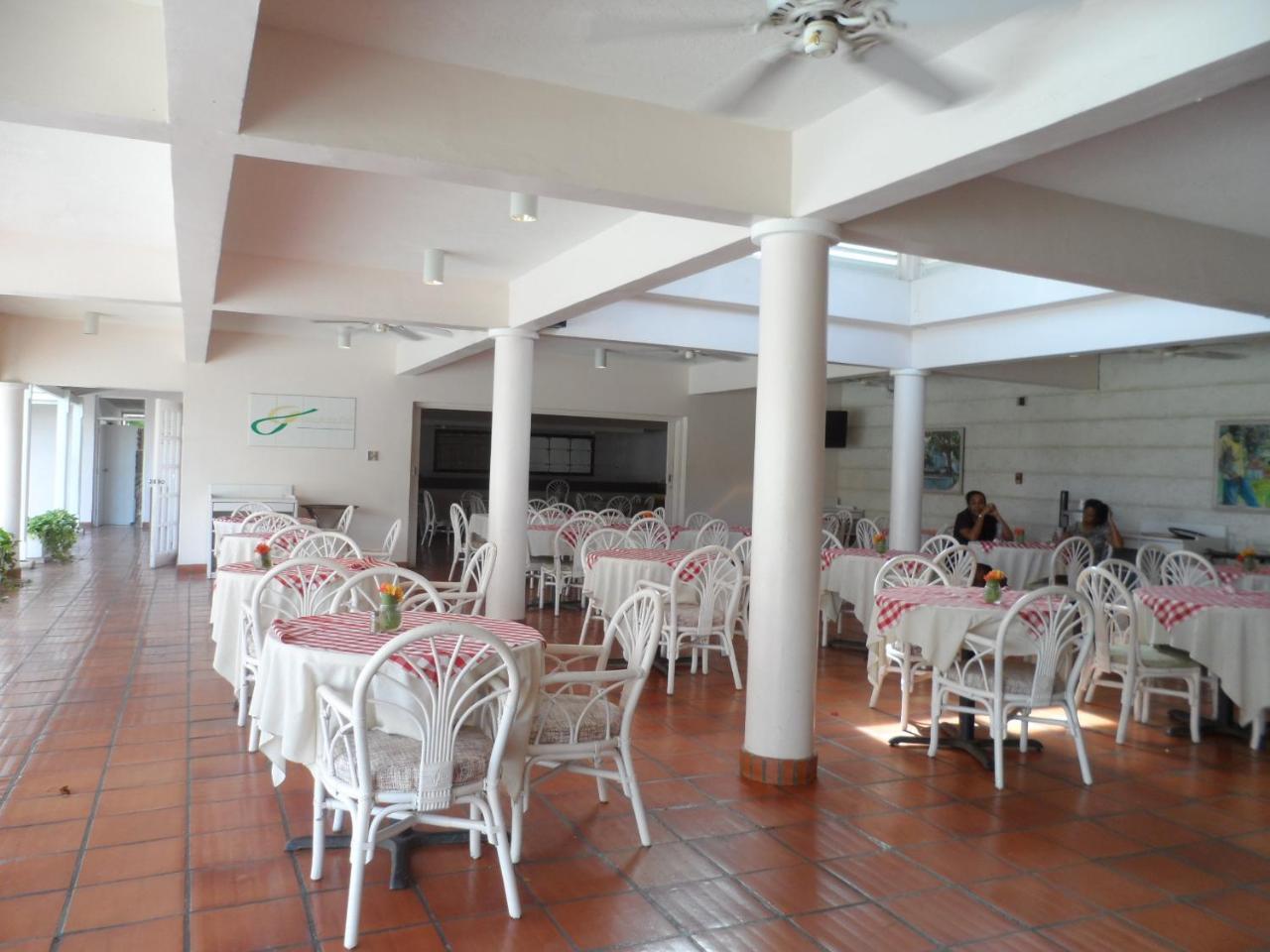 ברידג'טאון Hotel Pommarine מראה חיצוני תמונה