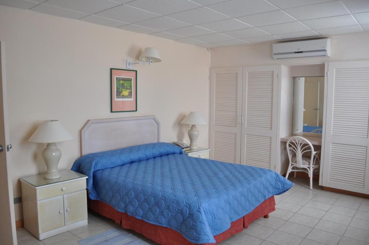 ברידג'טאון Hotel Pommarine מראה חיצוני תמונה