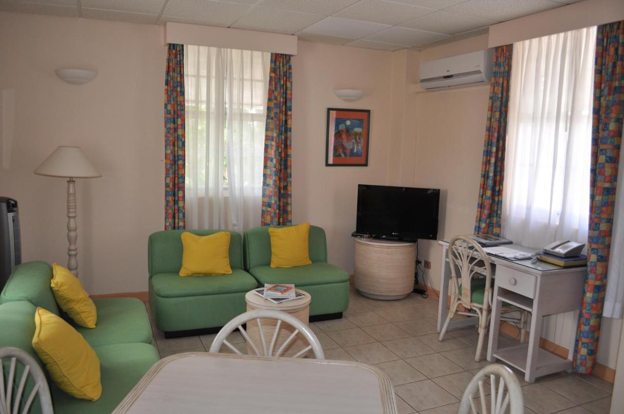 ברידג'טאון Hotel Pommarine מראה חיצוני תמונה