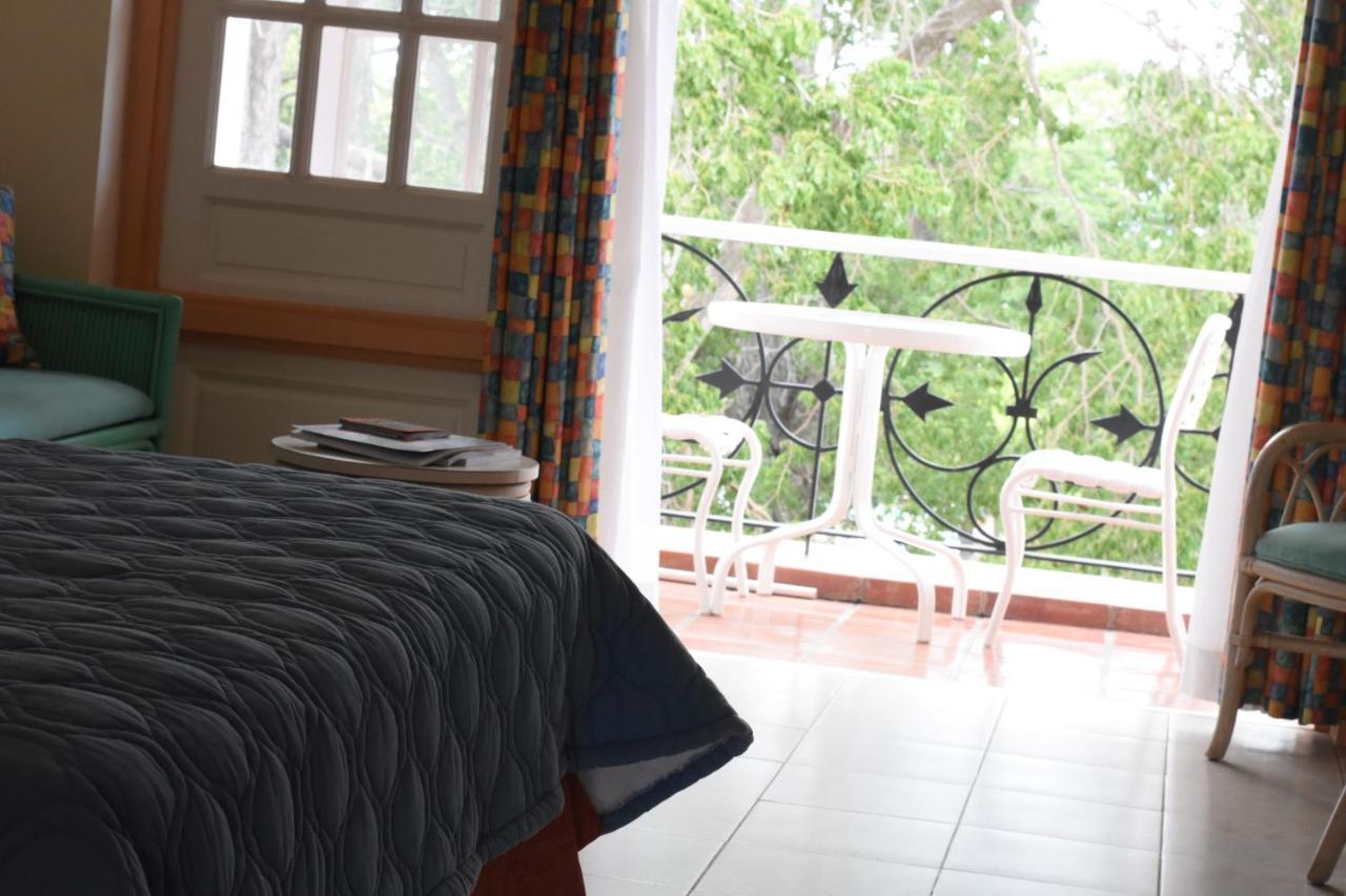 ברידג'טאון Hotel Pommarine מראה חיצוני תמונה