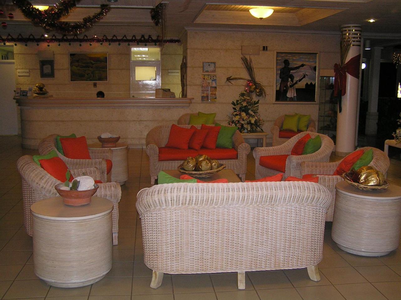 ברידג'טאון Hotel Pommarine מראה חיצוני תמונה