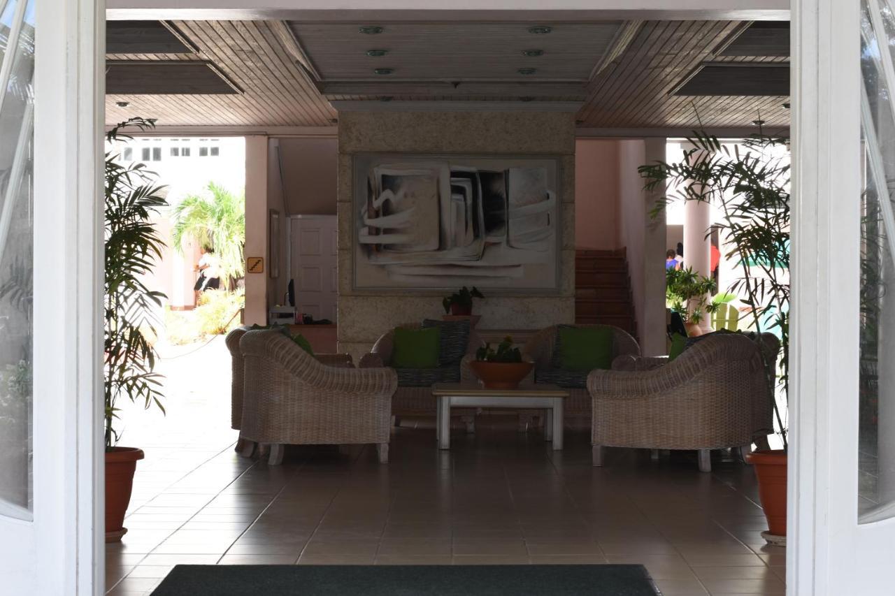 ברידג'טאון Hotel Pommarine מראה חיצוני תמונה