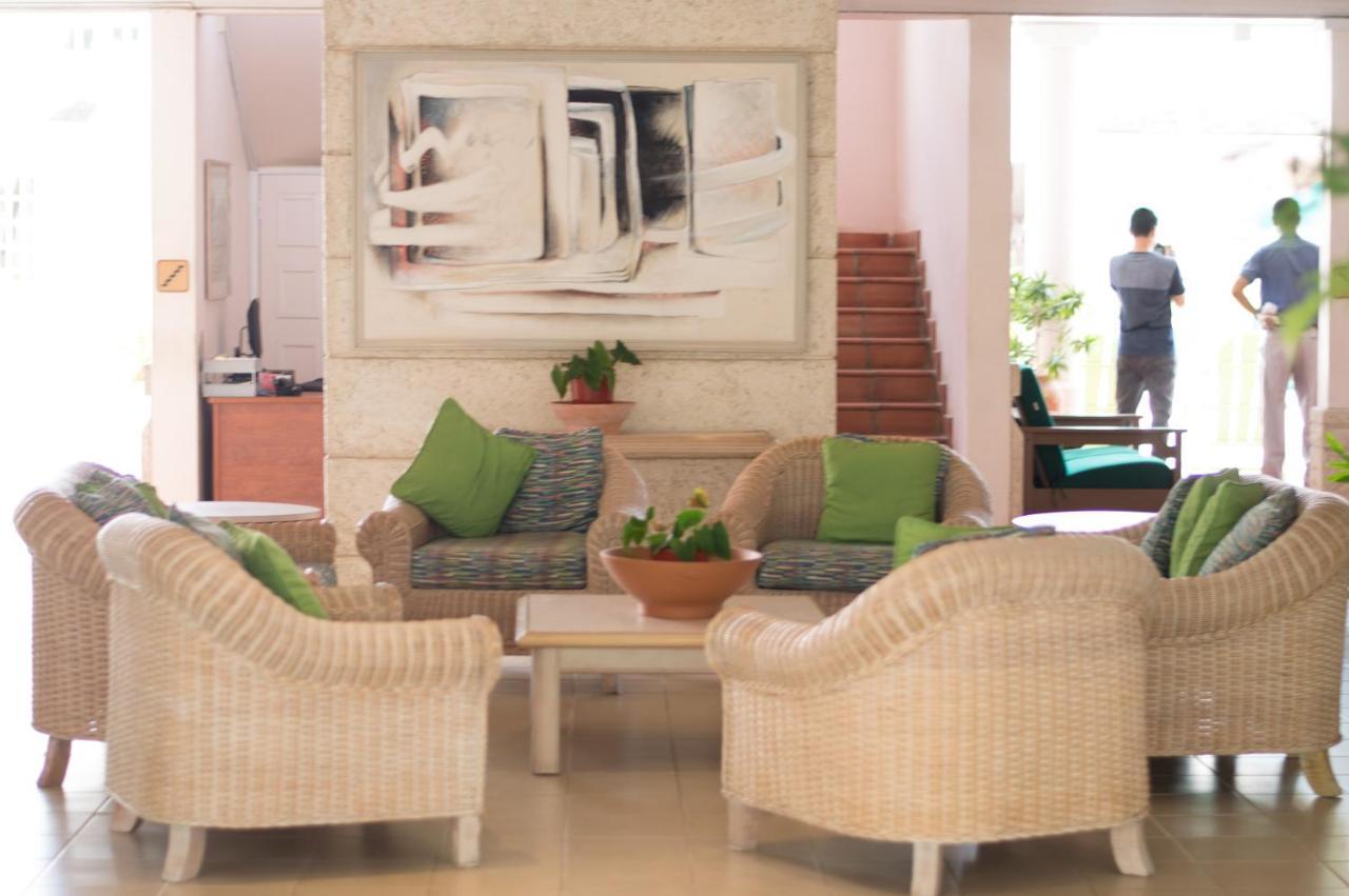 ברידג'טאון Hotel Pommarine מראה חיצוני תמונה